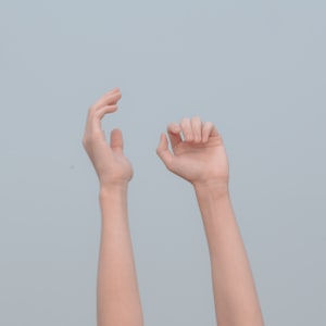 Throw Your Hands Up (Dancar Kuduro) (Radio Edit)  -   Pitbull / Qwote /Lucenzo